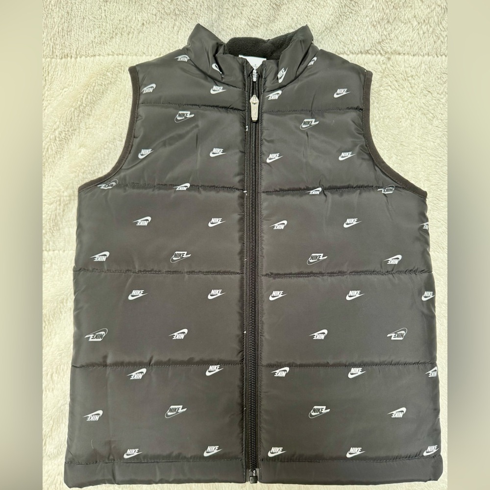 EUC- Boys Nike Black Puffer Vest - Size 7
